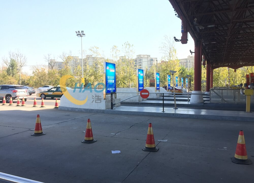 北京机场高速收费站广告机
