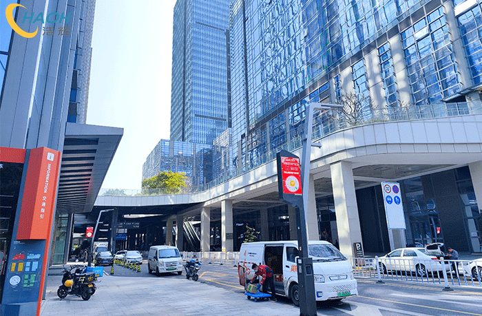城市数字化转型与LED灯杆屏：走向智慧未来