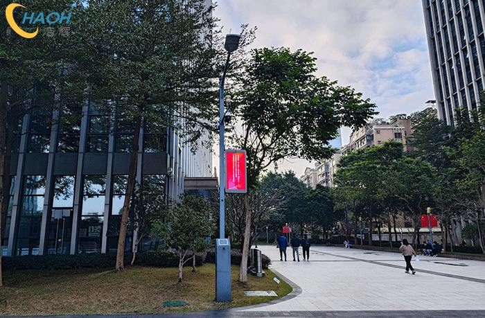 智慧改建让老旧小区“活”起来:LED灯杆屏的应用与成效