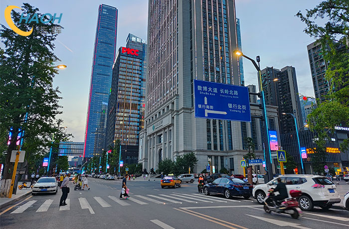 灯杆屏替代传统灯箱 一场看得见的“城市